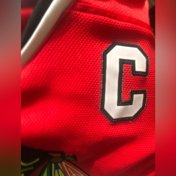 REEBOK NHL Chicago Blackhawks Toews #19 Jersey - Picture 5 of 8